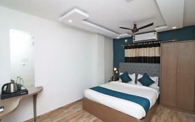 Silverkey Executive Stays 37812 Royal Crown Airport